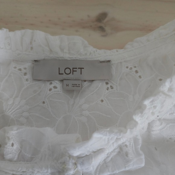 LOFT White Eyelet Lace Blouse Ruffled Sleeve M Cottagecore Boho Coastal Top - Picture 11 of 15